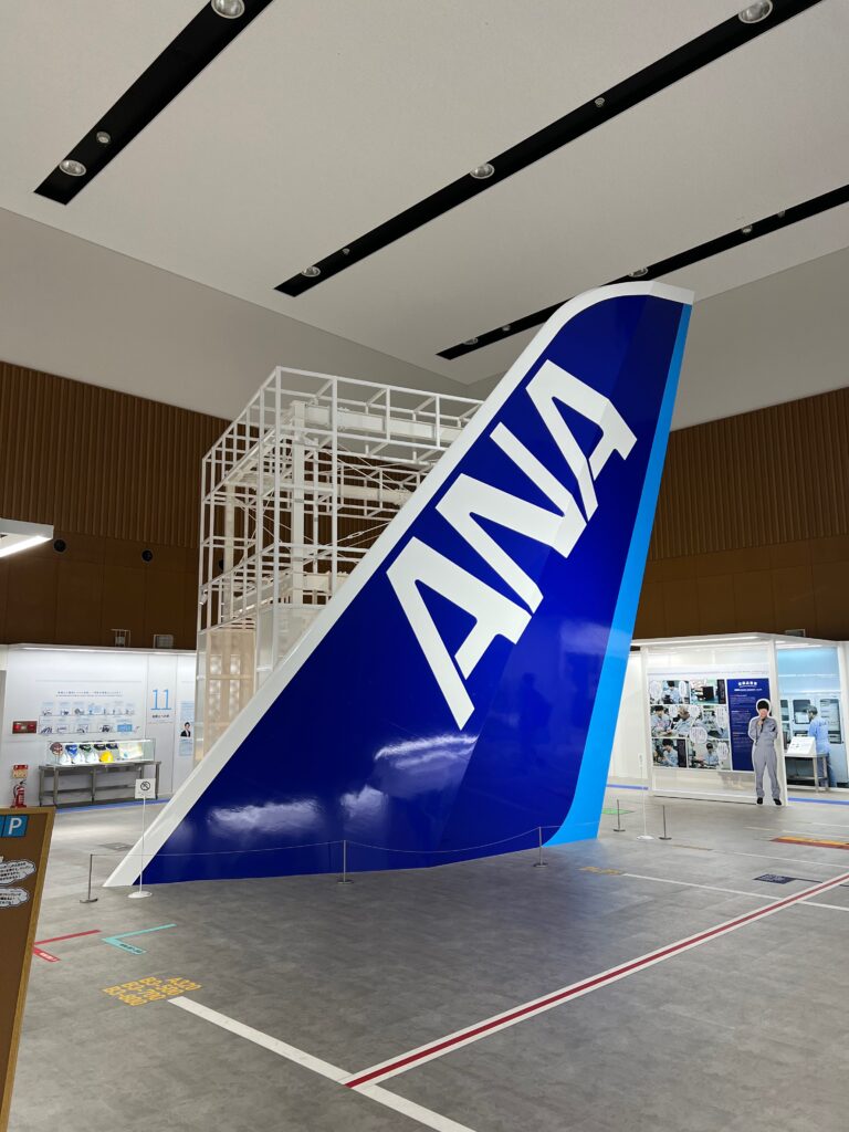 Blue Hangar Tour 展示場 787垂直尾翼模型