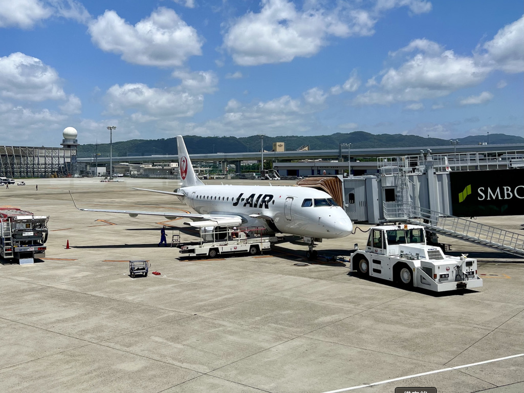 [飛行記錄] 日本航空 JL2347：大阪伊丹ITM✈出雲IZO E170 台灣再也搭不到的E系列 - 旅行研究筆記