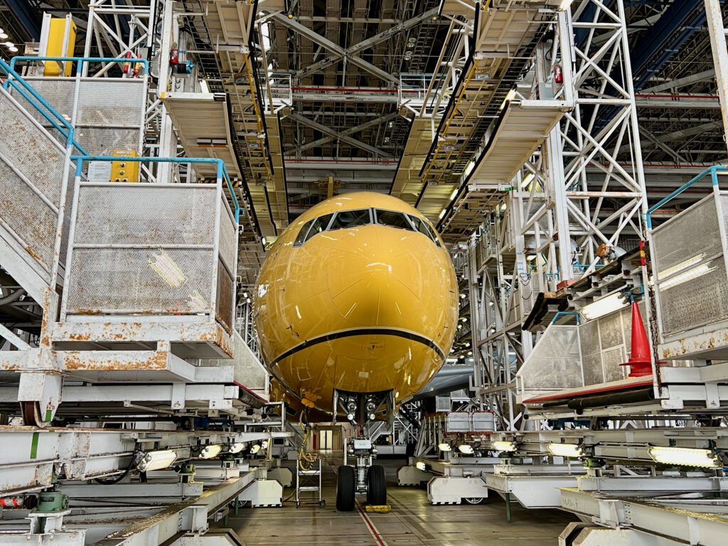 東京羽田機場：ANA全日空工廠見學「ANA Blue Hangar Tour」，近距離